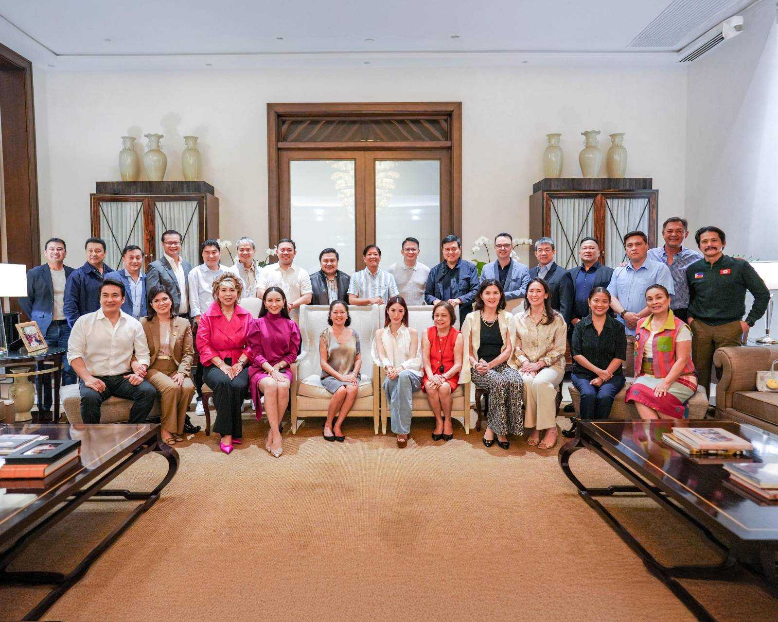 First-couple host dinner for Senators, spouses
