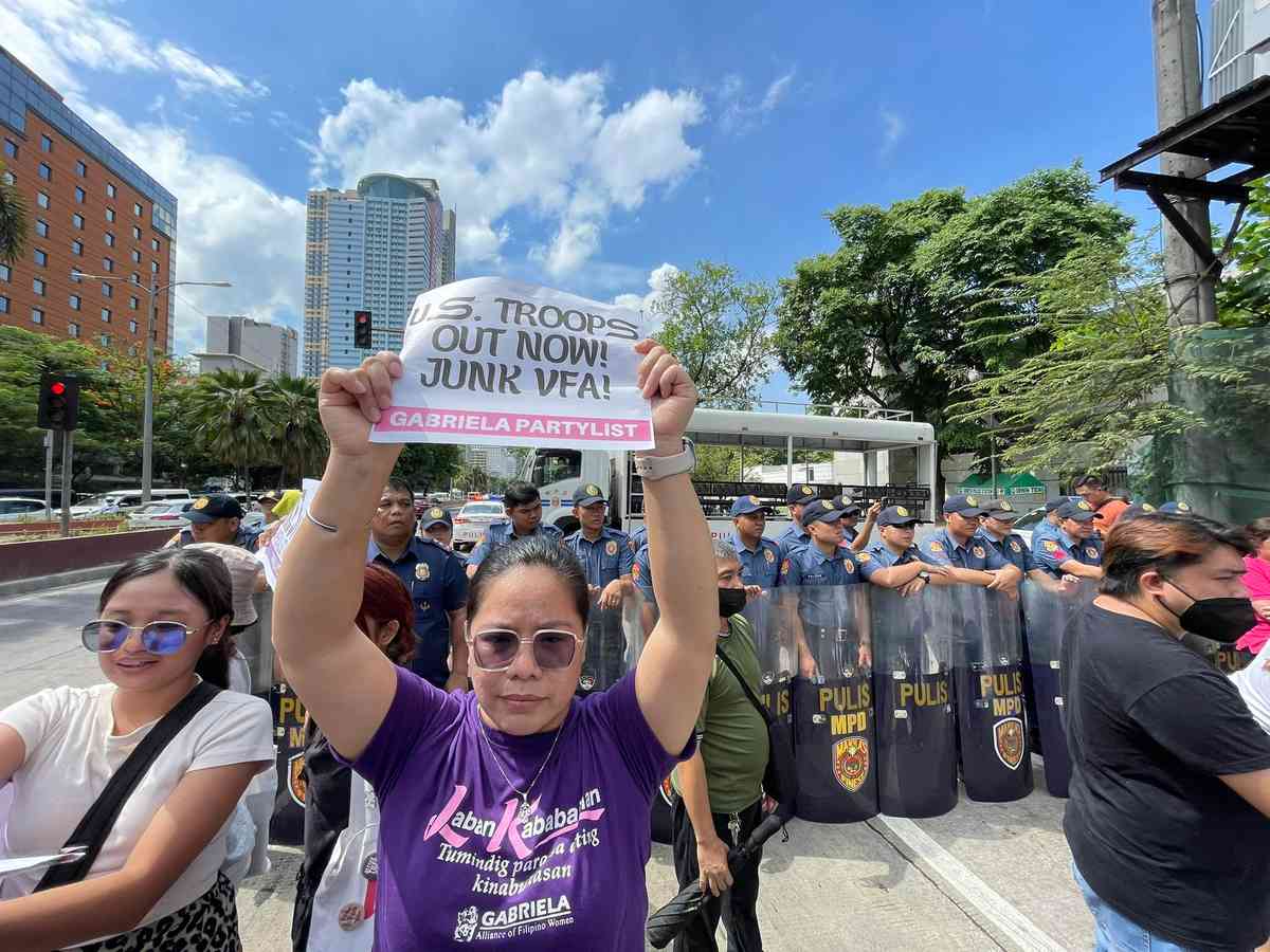 Group of women protests to kick out US troops in WPS talks