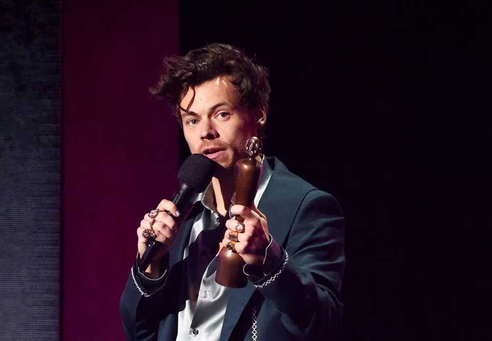 Harry Styles shoutouts former 1D members at BRIT awards: 'I wouldn't be here without you'