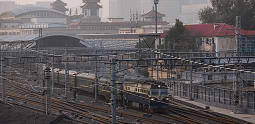 Haze lingers in Beijing as fog blankets parts of north China