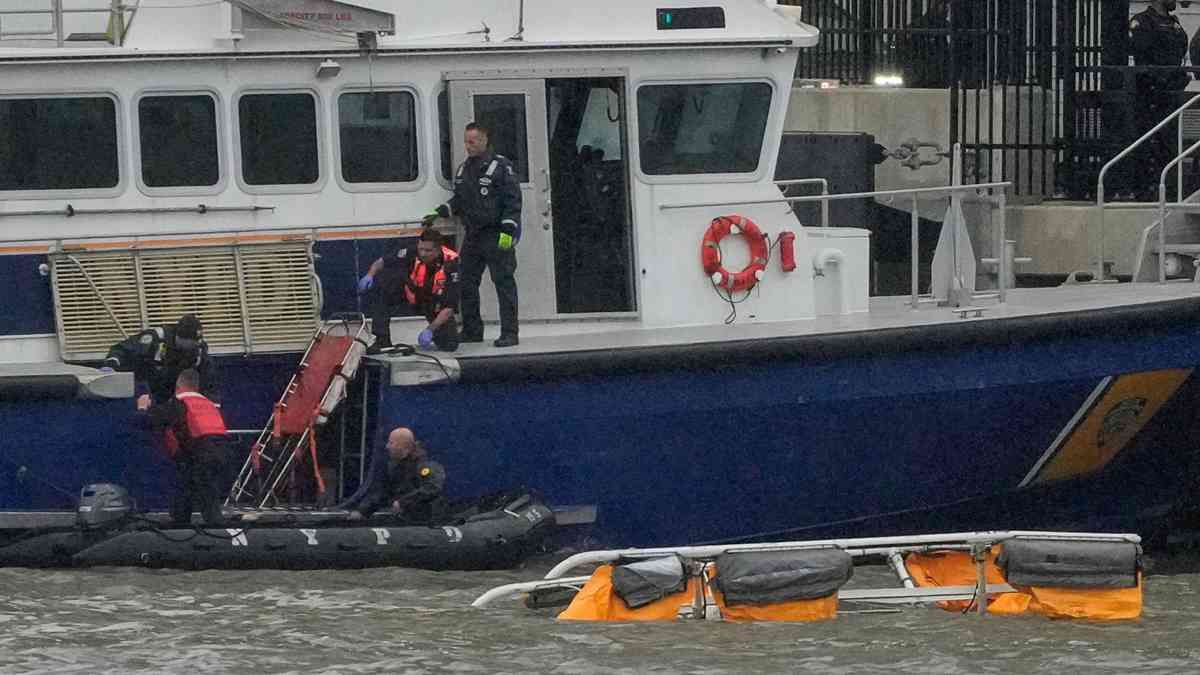 Helicopter crashes into New York's Hudson River, all six aboard killed