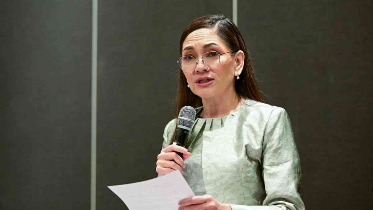 Hontiveros clarifies anti-teen pregnancy bill provisions, says she’s open for amendments