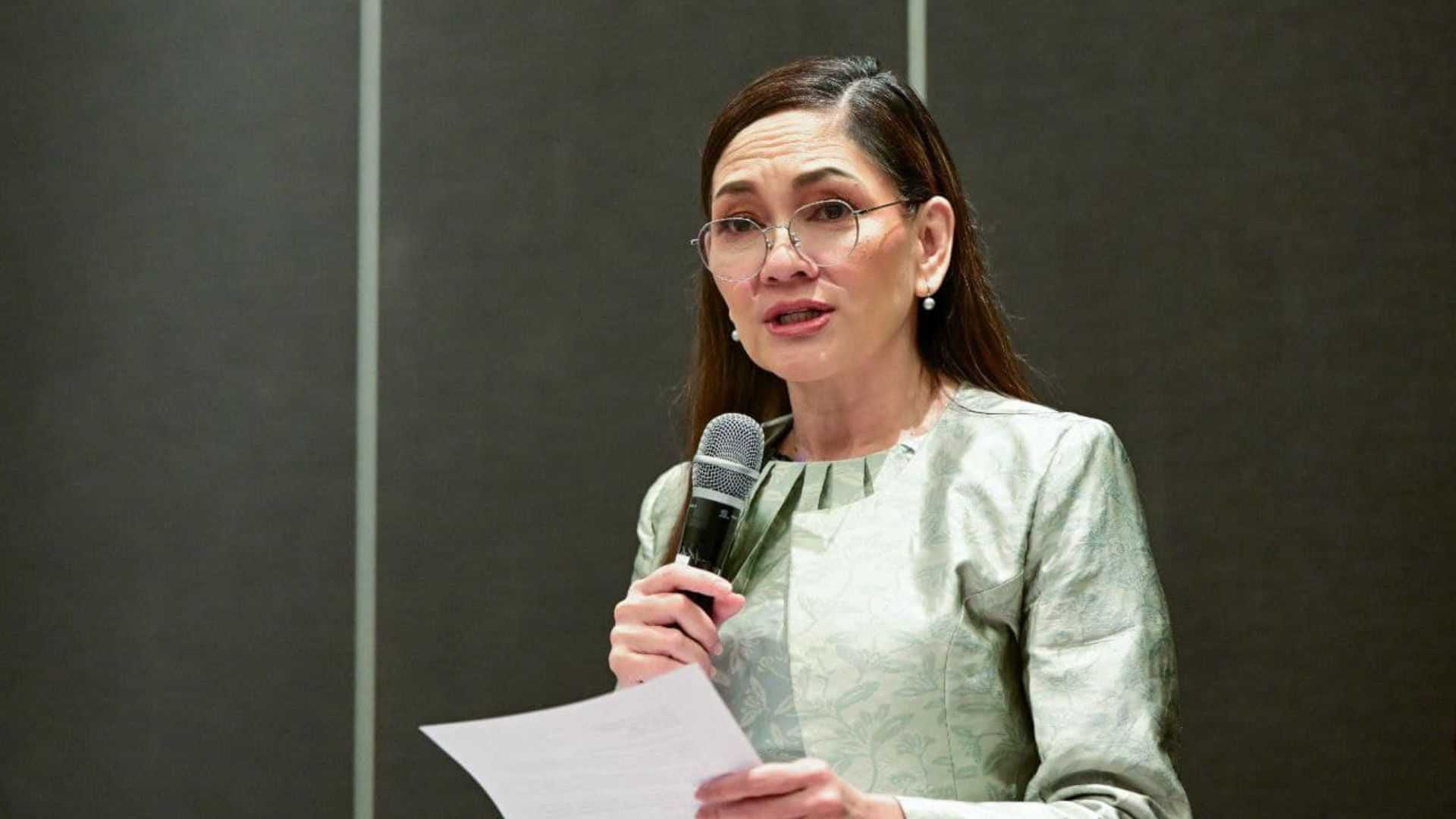 Hontiveros clarifies anti-teen pregnancy bill provisions, says she’s open for amendments