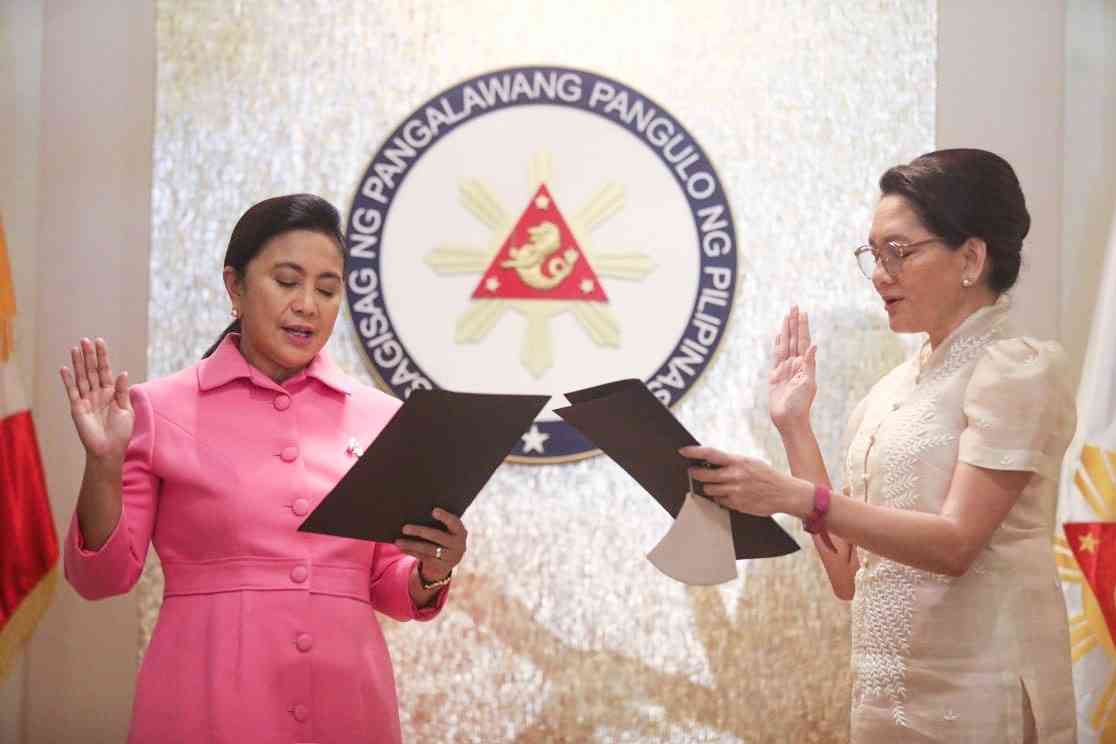 Hontiveros takes oath as reelected senator before VP Robredo