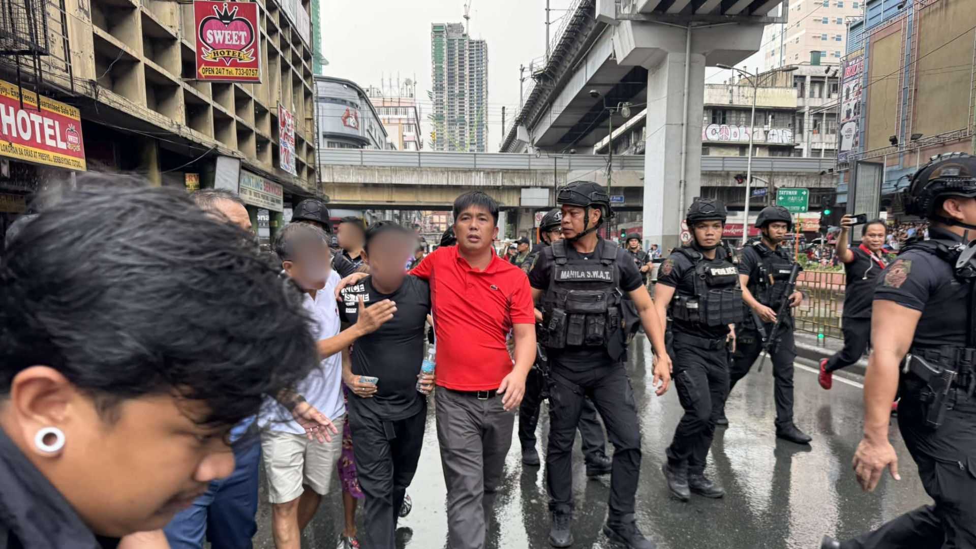 Hostage situation breaks out in establishment on Recto Avenue, Manila