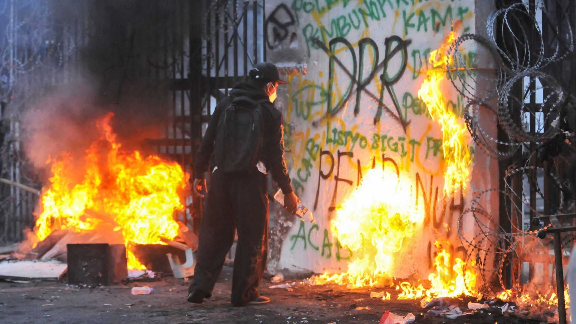 Indonesia police use tear gas near campuses, rights groups criticise security response to protests