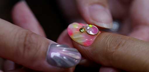 Japanese manicurist takes on plastic pollution, one nail at a time