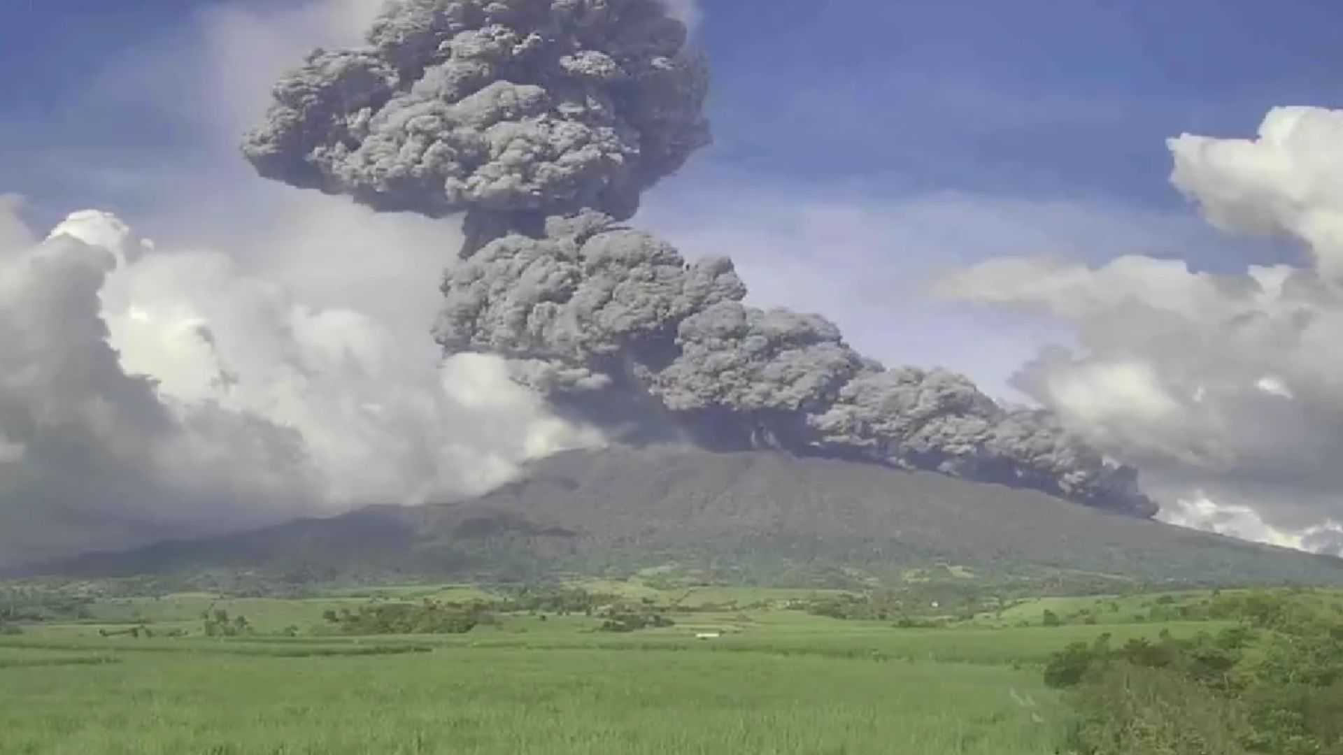 Kanlaon Volcano erupts, PHIVOLCS raises Alert Level 3