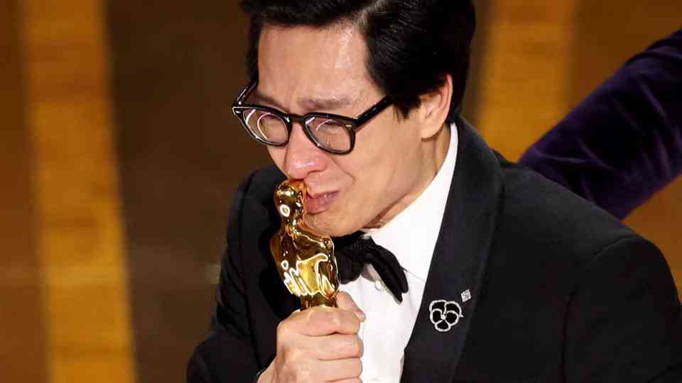 Ke Huy Quan wins best supporting actor for 'Everything, Everywhere'