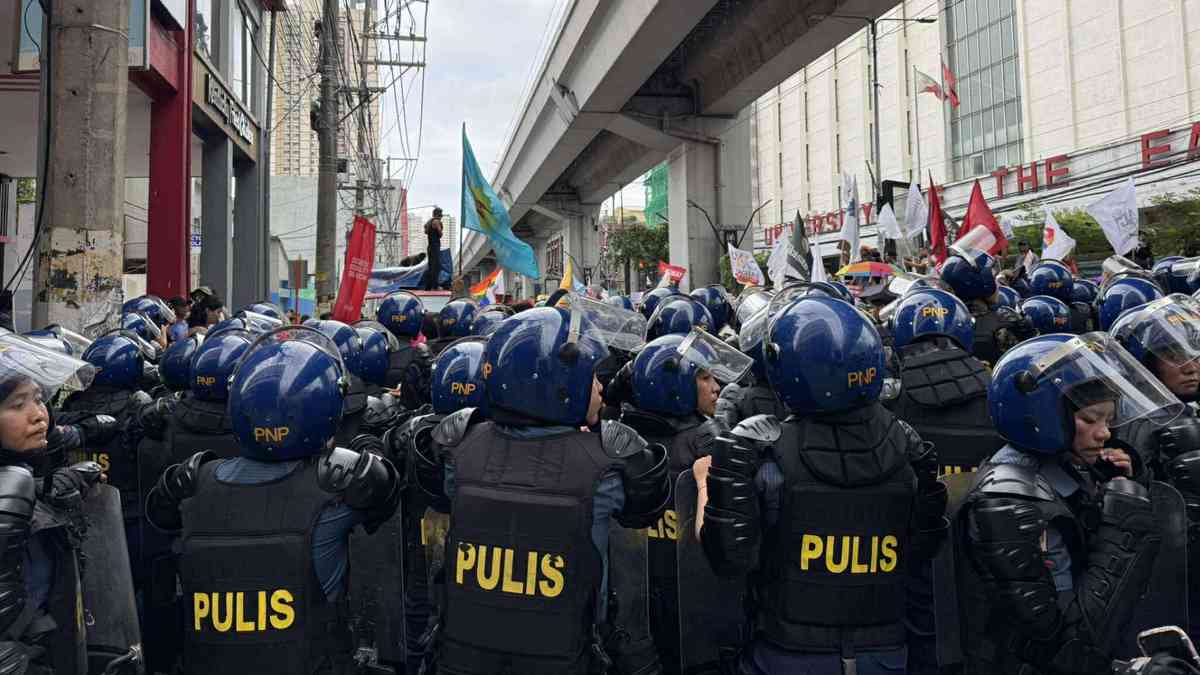 LGBTQ+ community protest disrupted as police barricade Mendiola Street