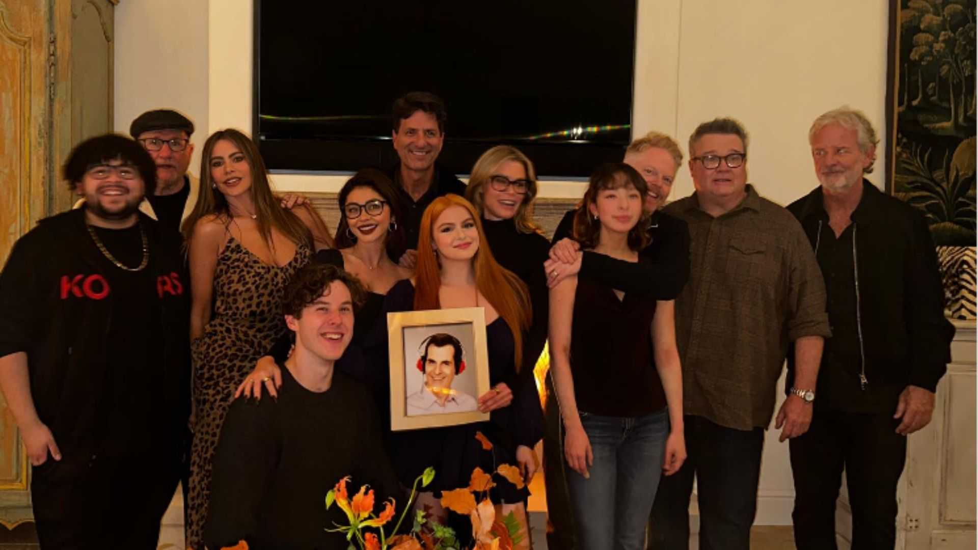 LOOK: ‘Modern Family’ cast reunites after three years