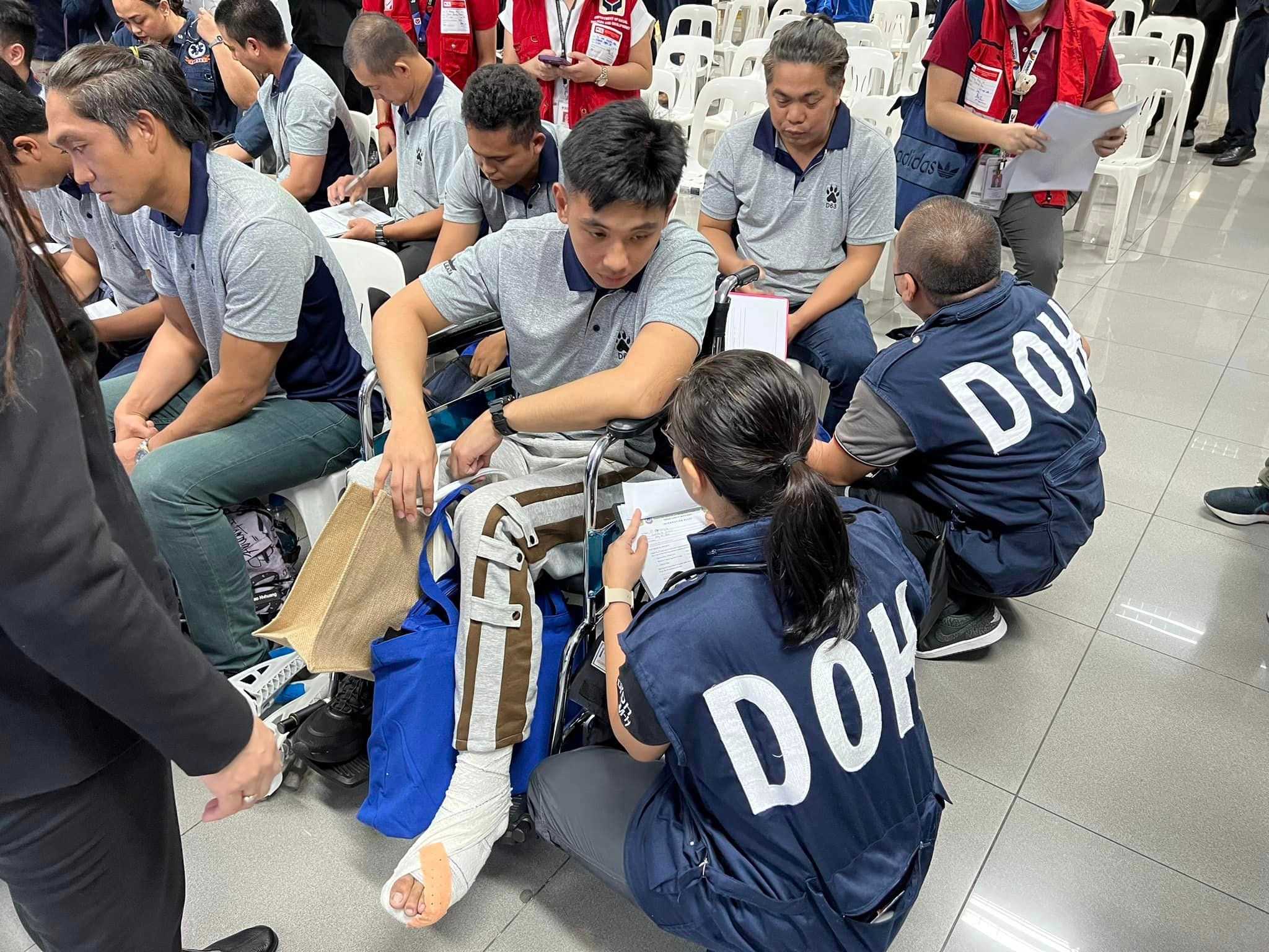 LOOK: 11 Filipino seafarers in ship attacked by Houthi arrived in PH