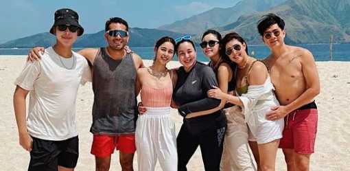 LOOK: Julia Barretto’s family welcomes boyfriend Gerald Anderson during beach trip