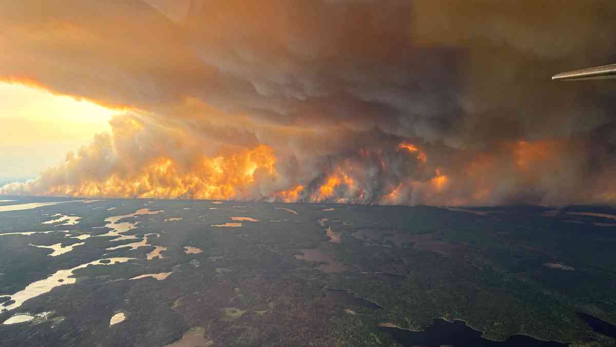 Manitoba urges thousands to evacuate as Canada wildfires spread