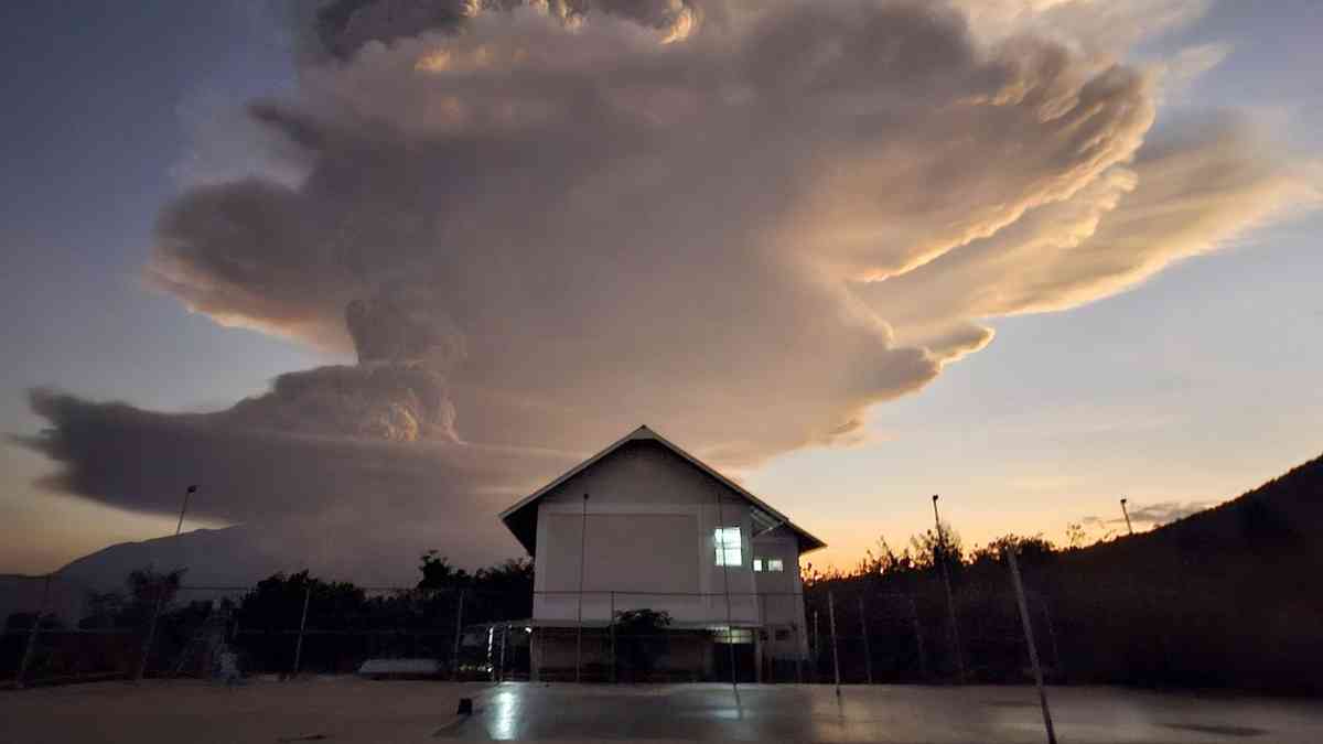 Many flights to Indonesia's Bali cancelled after volcano eruption