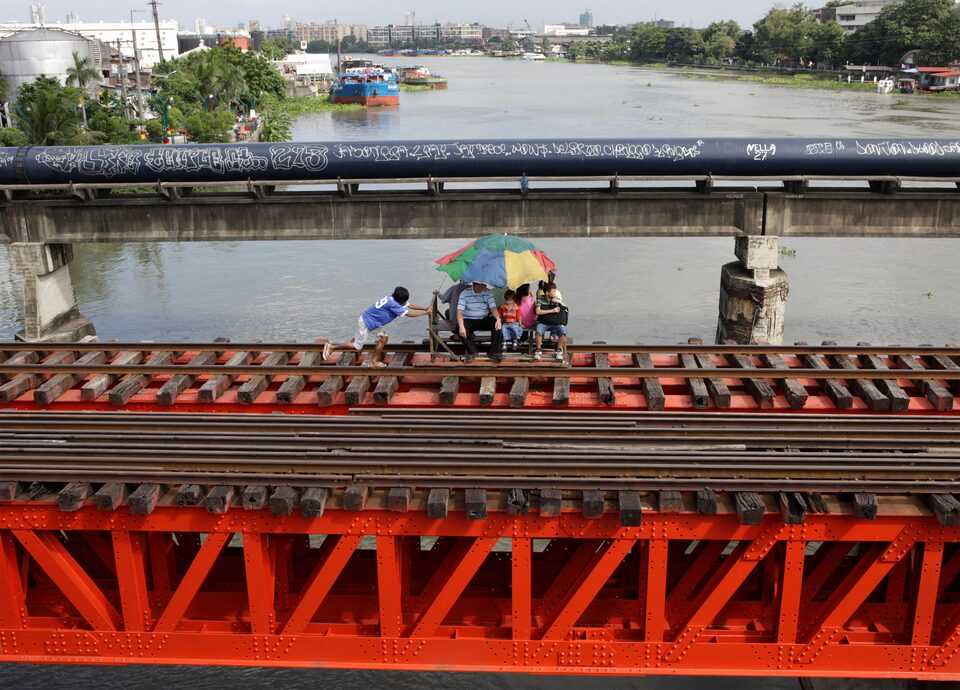Marcos creates right-of-way committee for railway projects
