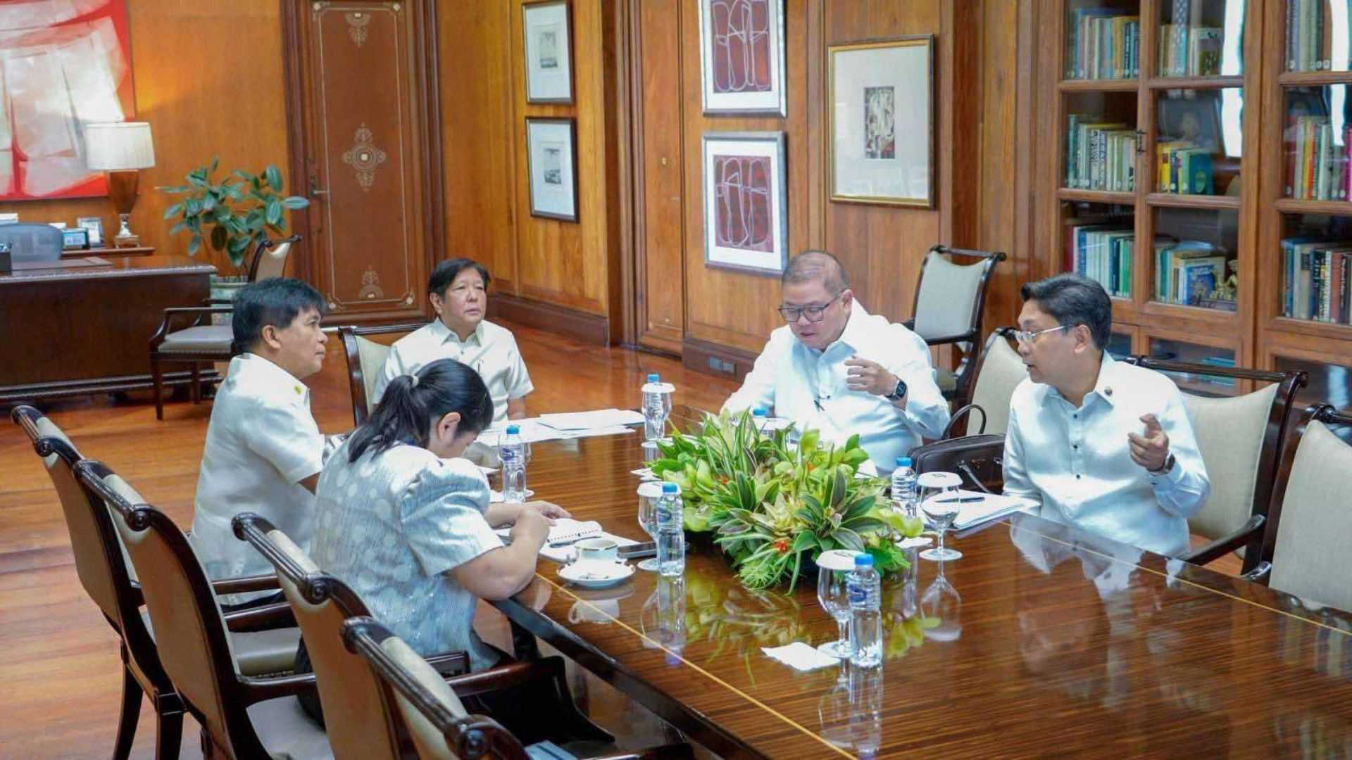 Marcos directs the expansion of gov't rice programs