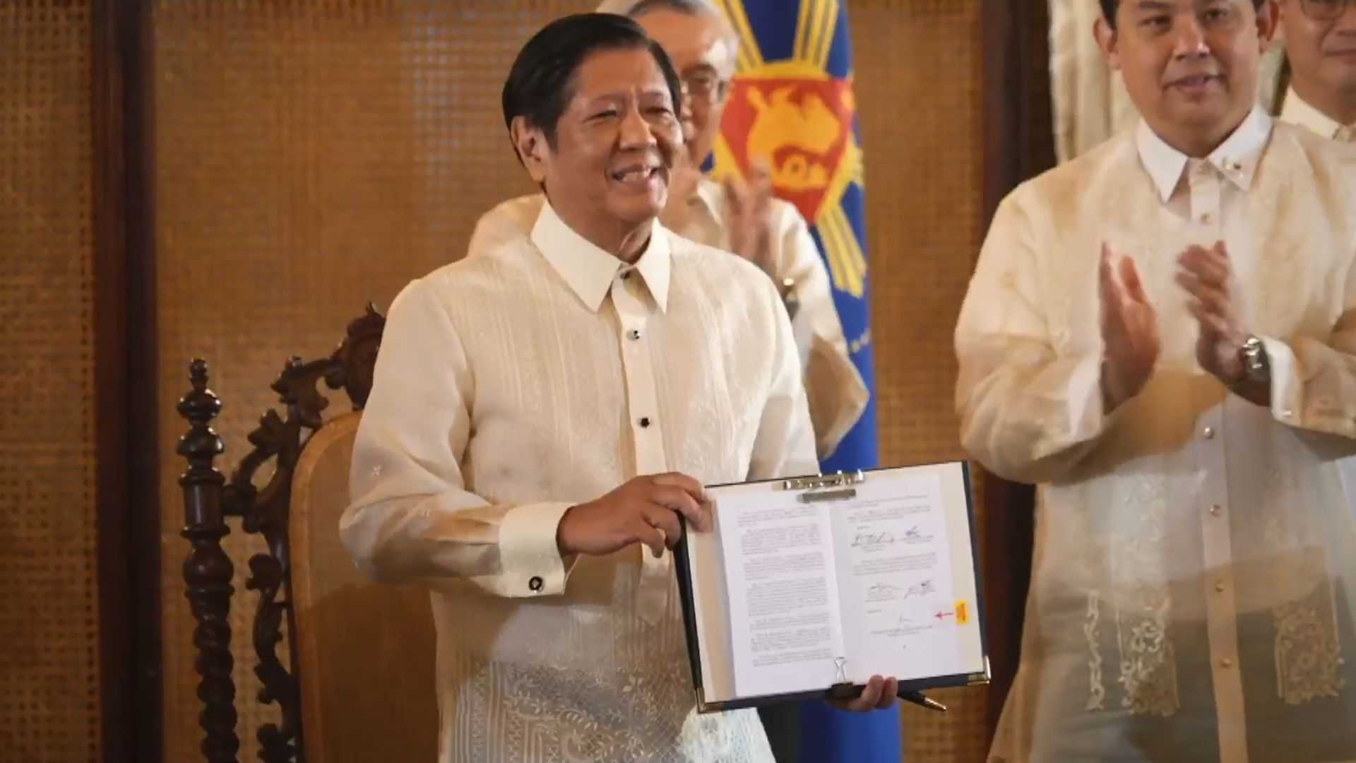 Marcos signs Enterprise-Based Education and Training (EBET) Framework Act
