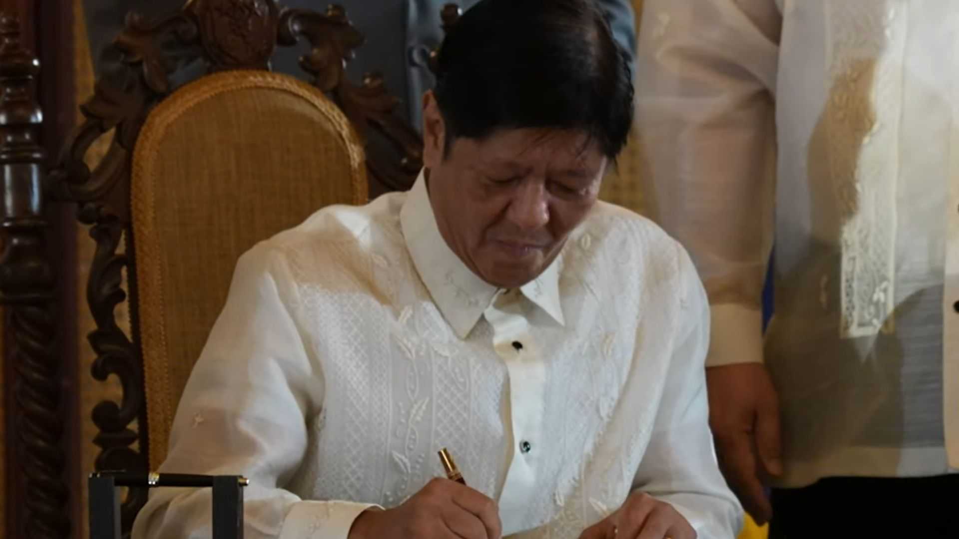 Marcos signs law imposing tax on foreign digital service providers