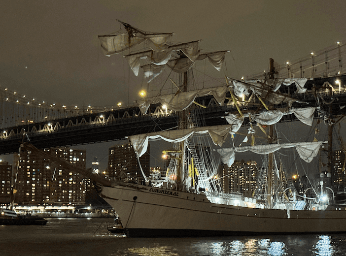Mexican Navy tall ship crashes into Brooklyn Bridge, injuring 19