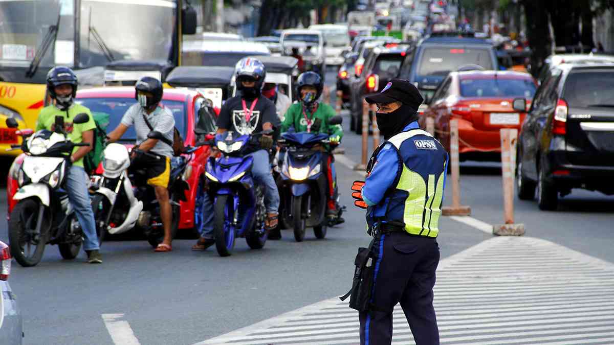 MMDA urges personnel to still wear face masks