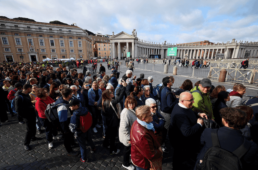 More than 100,000 pay respects to Pope Francis in final hours of lying-in-state