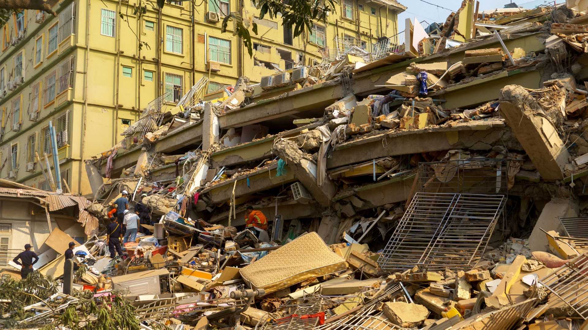 Myanmar quake death toll passes 1,600, as junta lets in foreign rescuers