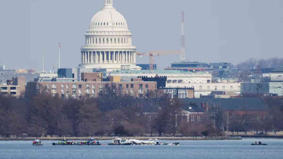 No clear reason yet for Washington air disaster that killed 67, officials say