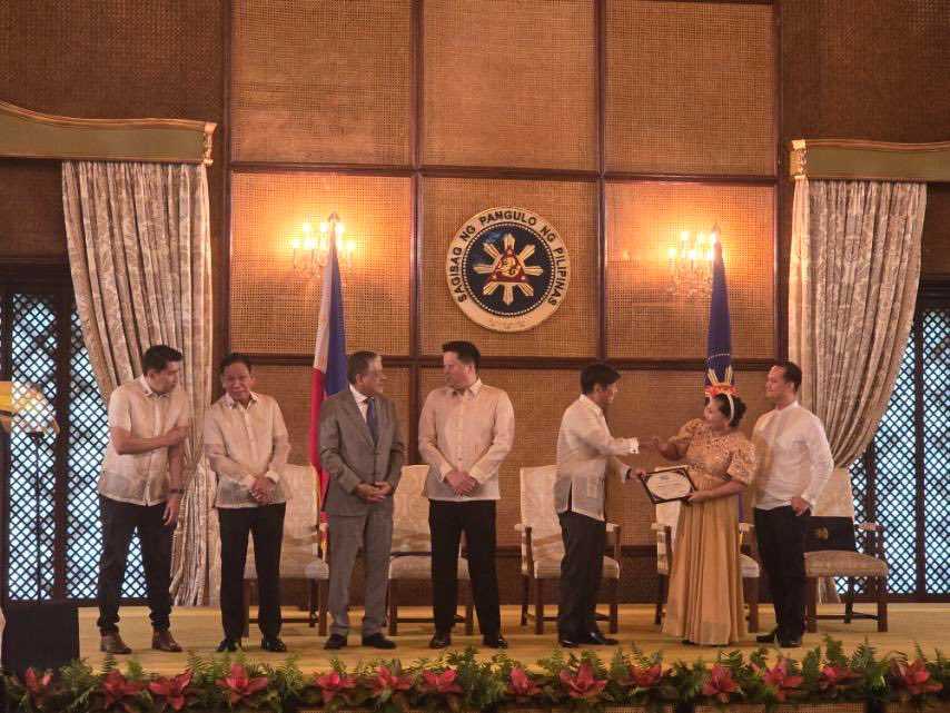 ‘No Hungry Filipino’: Marcos pursues Walang Gutom 2027, recognizing 10 LGUs’ efforts in addressing hunger in their communities