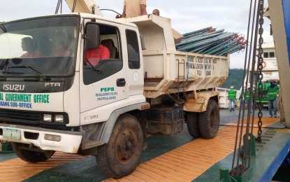 Provincial gov't provides solar lights to OccMin villages