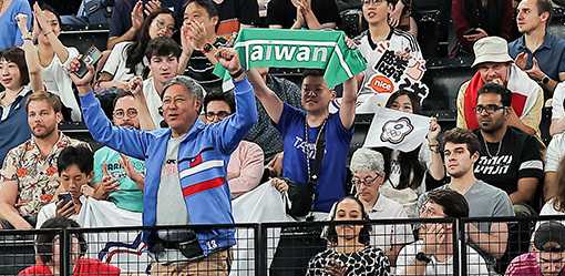 Olympics-Badminton-Taiwan condemns tearing up of banner at venue