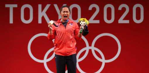 Olympics-Weightlifting-Philippines' Diaz returns to hero's welcome after winning historic gold