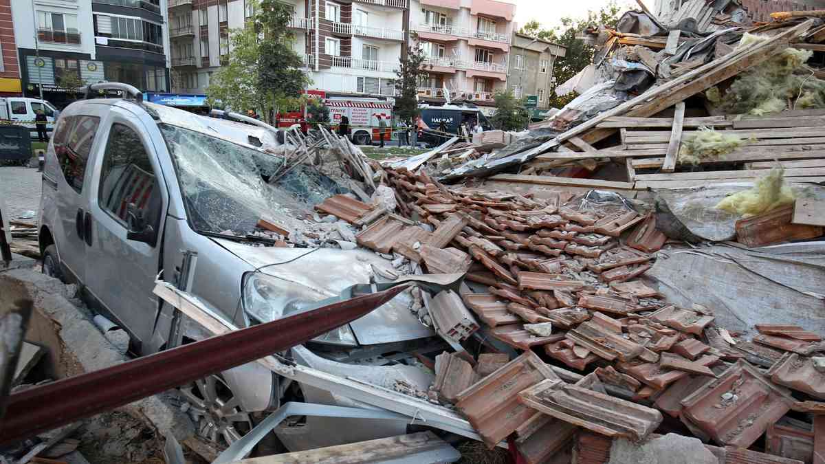 One killed in 6.1 magnitude earthquake in northwestern Turkey