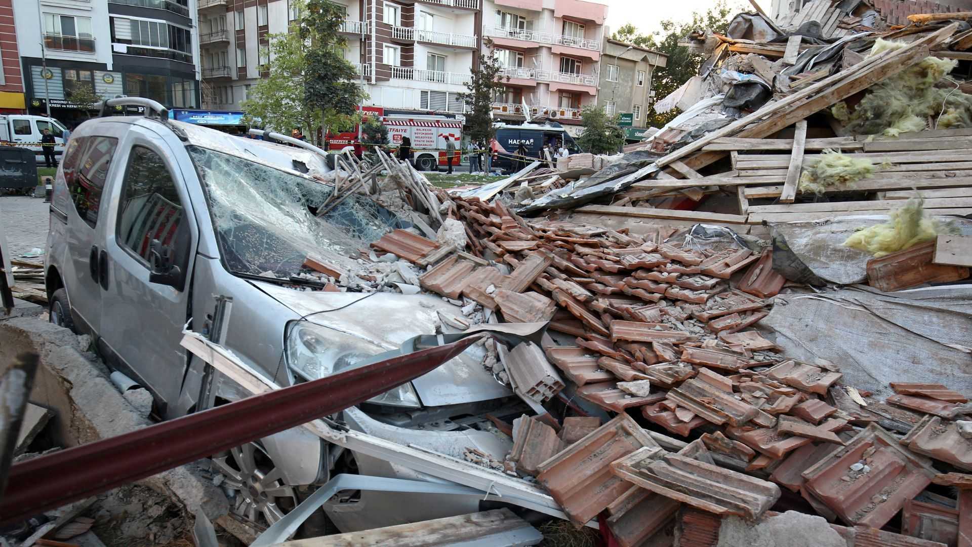One killed in 6.1 magnitude earthquake in northwestern Turkey