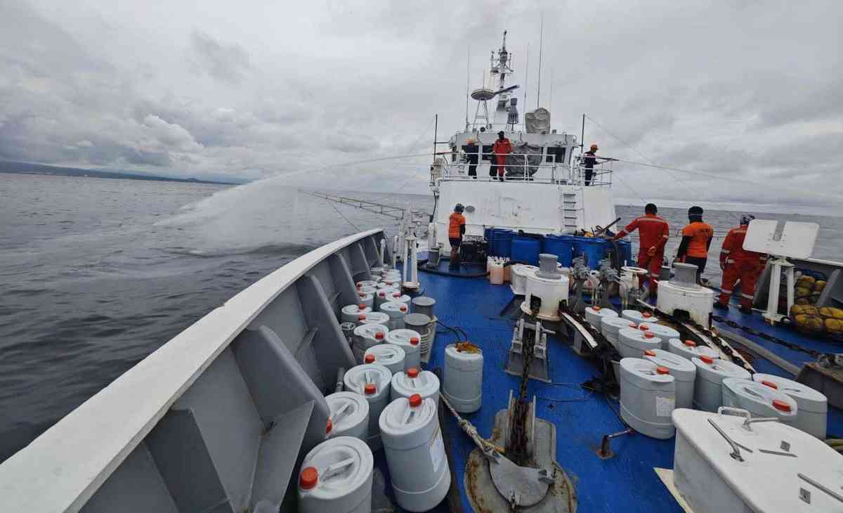 Over 574,000 liters of oily waste collected in the ongoing recovery operations — PCG