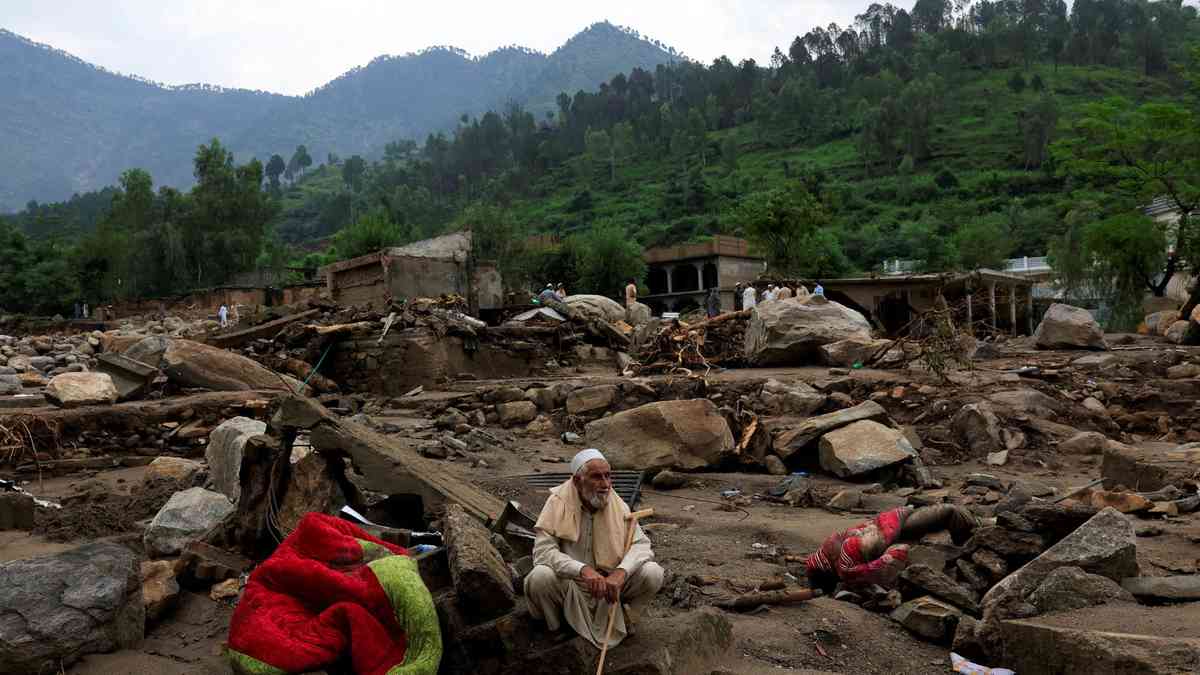 Pakistan resumes rescue operations in flood-hit areas; death toll over 300