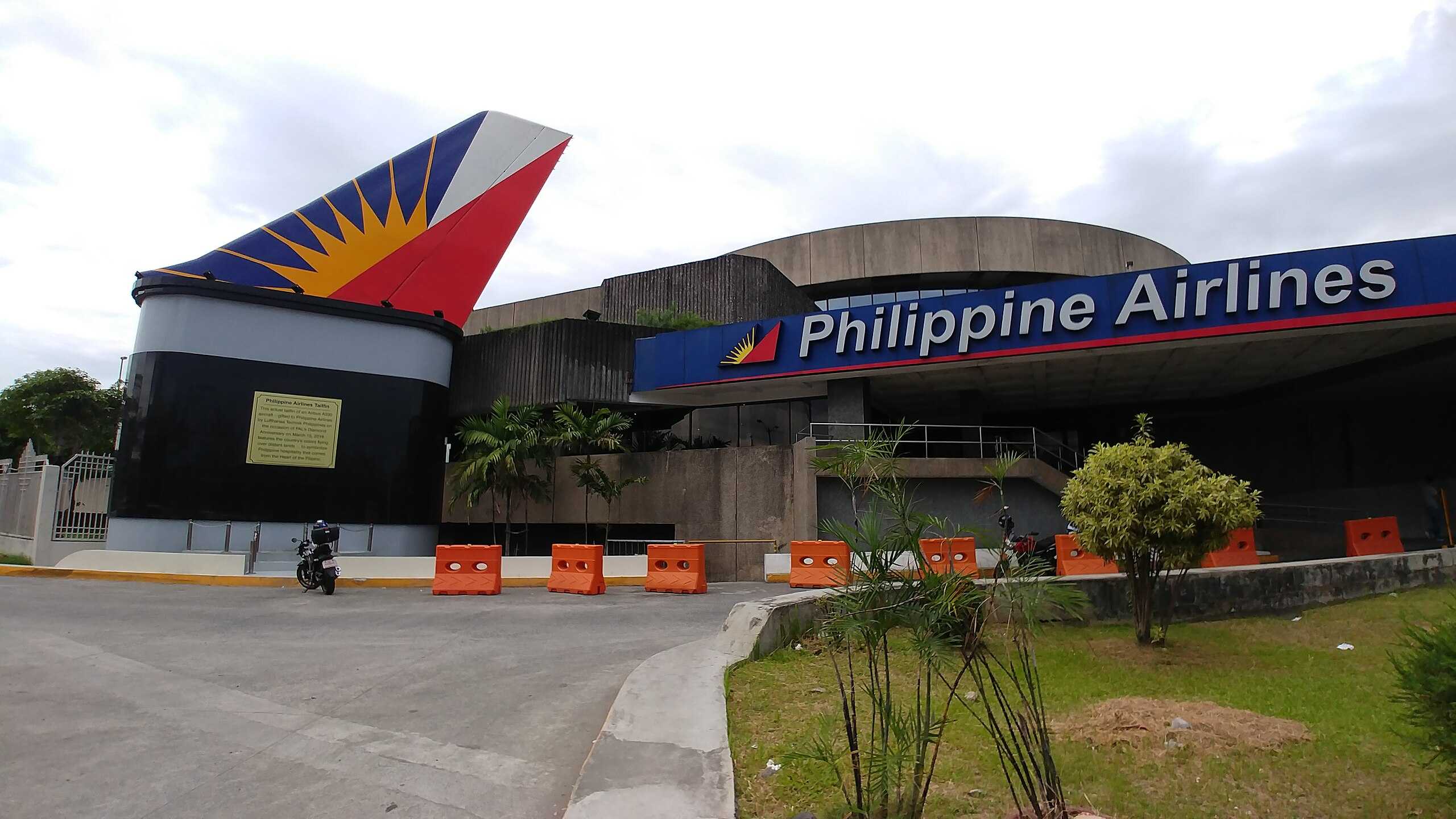 PAL confirms plane emergency landing in Haneda Airport, cites airconditioning unit smoke