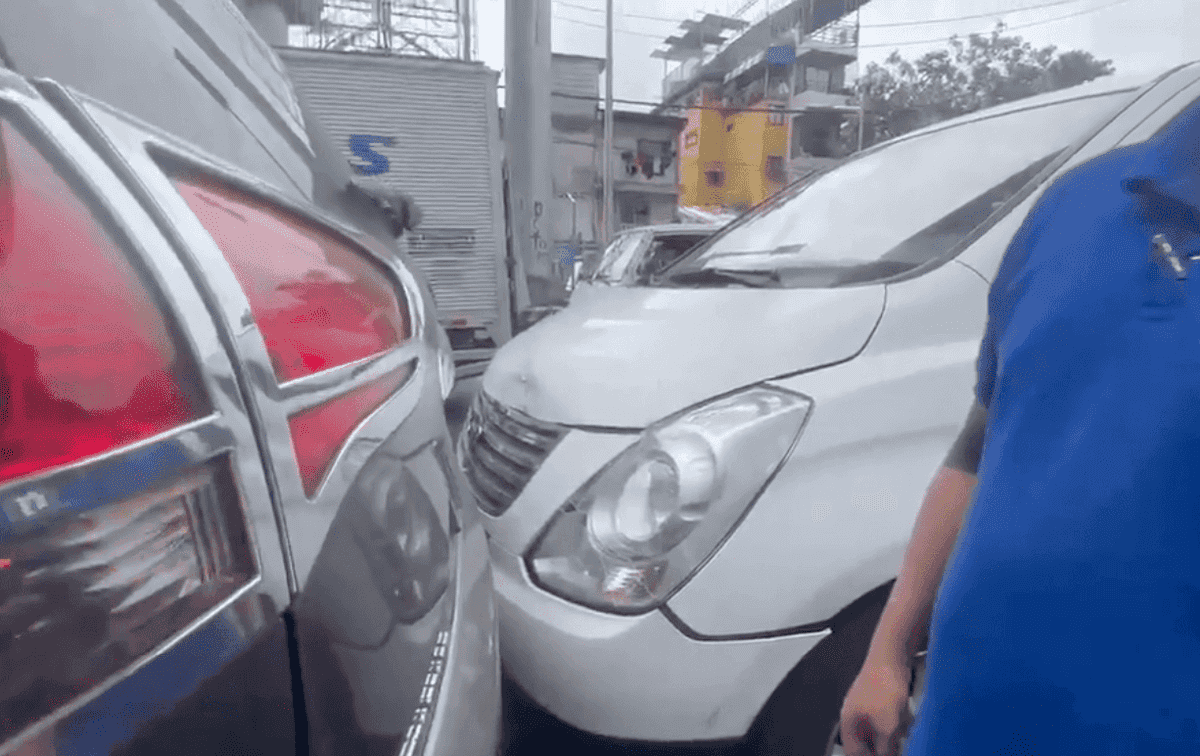 Parañaque collision entangles four vehicles
