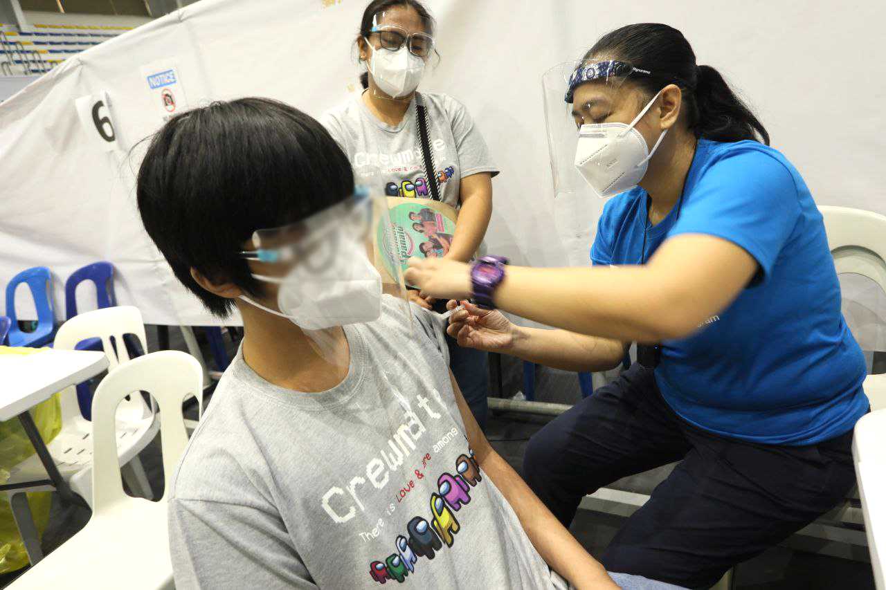 Pasig starts vaccine drive one day ahead of schedule