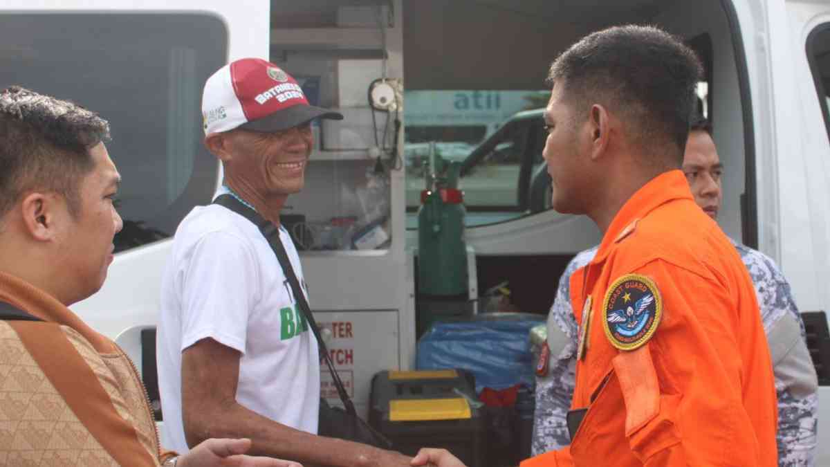 PCG returns missing fisherman to Quezon after being rescued in Batanes waters