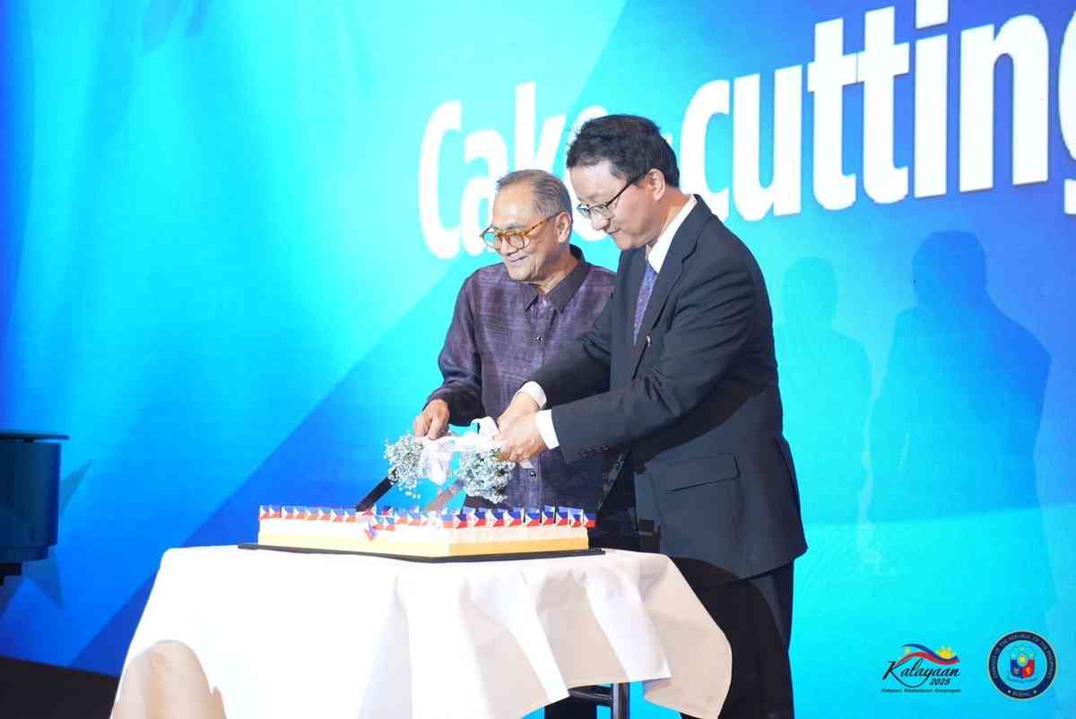 PH Embassy in China honours descendants of Filipino-Chinese Guerilla force in 127th Independence Day reception