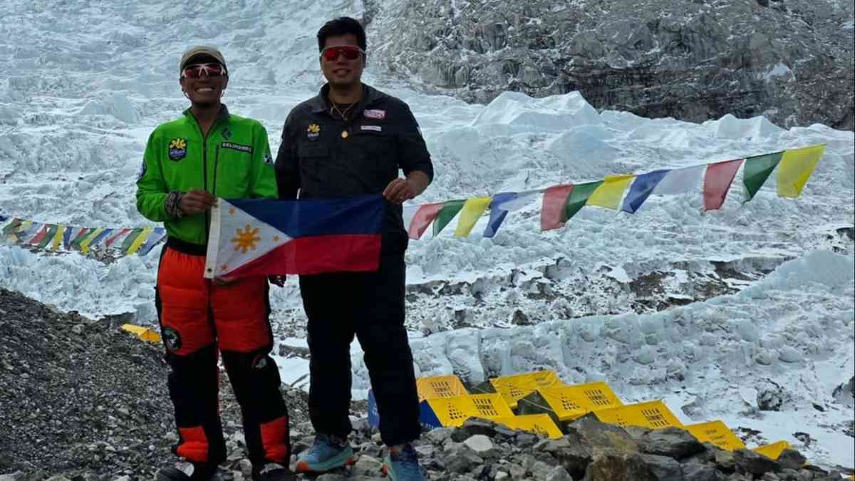 Pinoy mountaineers, Jeno Panganiban and Miguel Mapalad, reach Mt. Everest summit