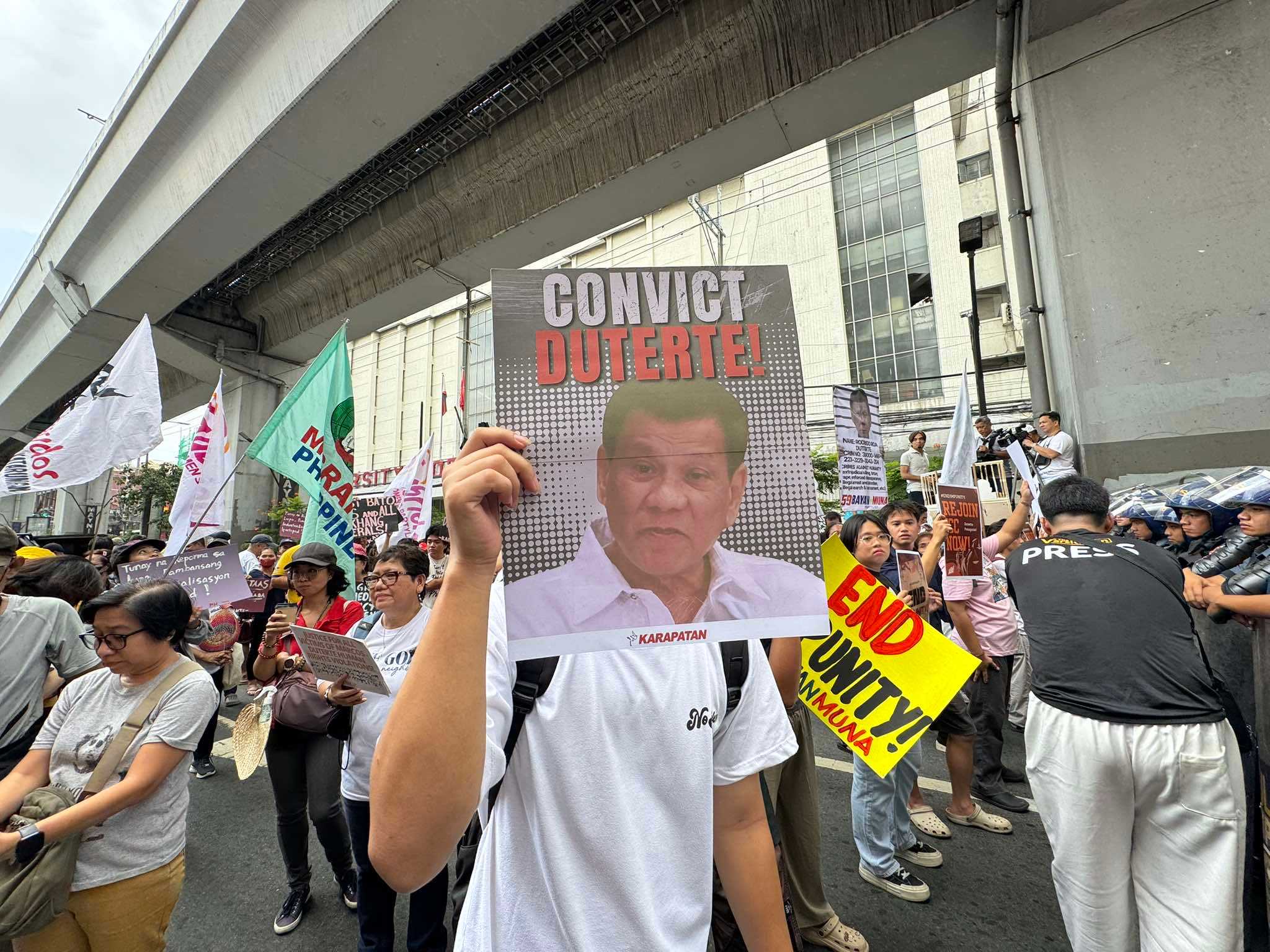 Militant group stages protest along Recto Ave.; MPD blocks demonstrators
