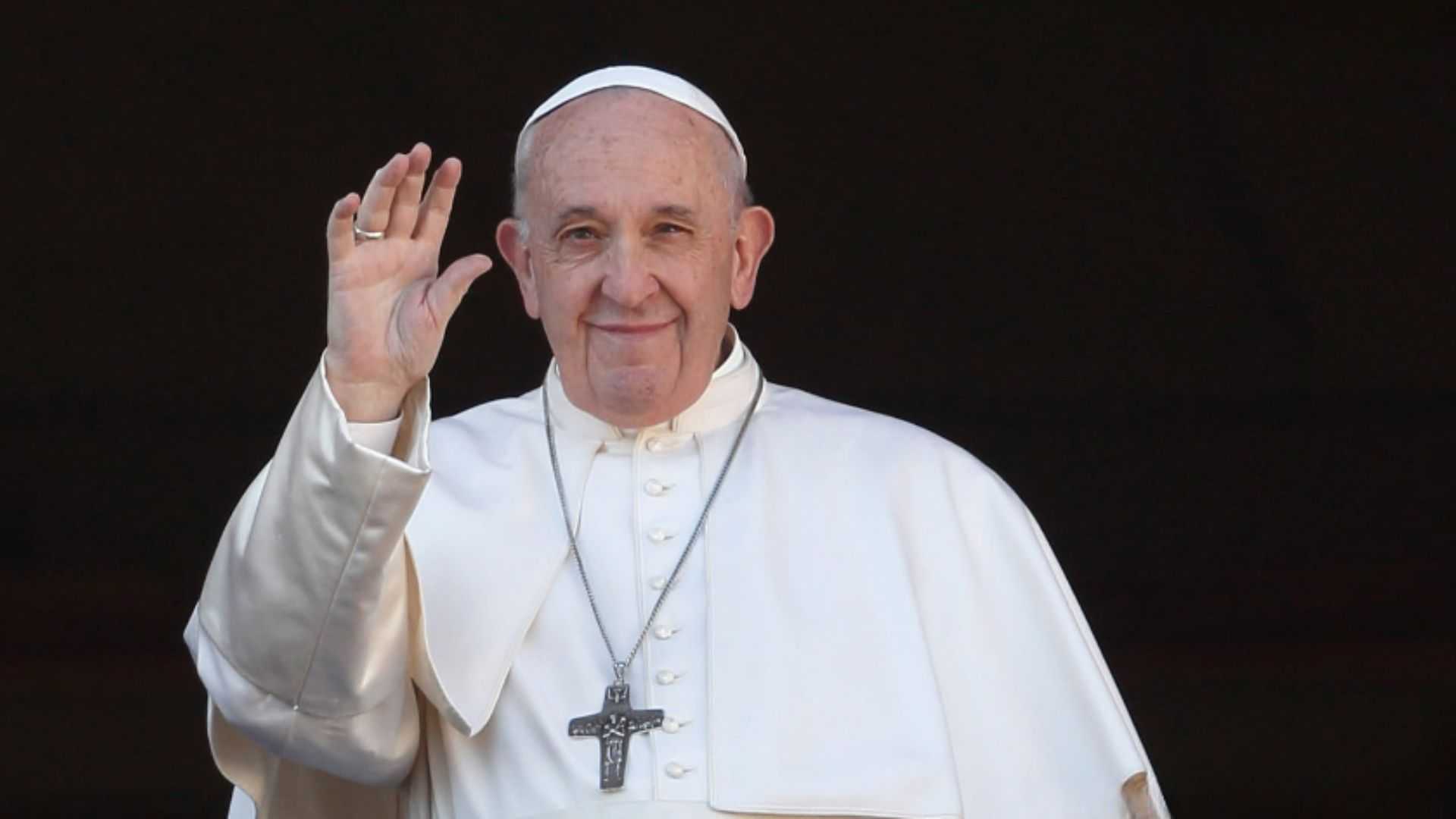 Pope condemns ‘hypocrisy’ of those criticizing LGBTQ blessings