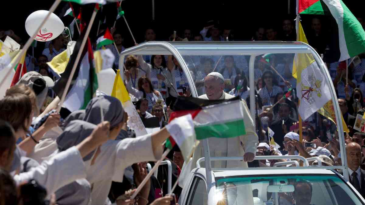 Pope Francis's popemobile set to become health clinic for Gaza children