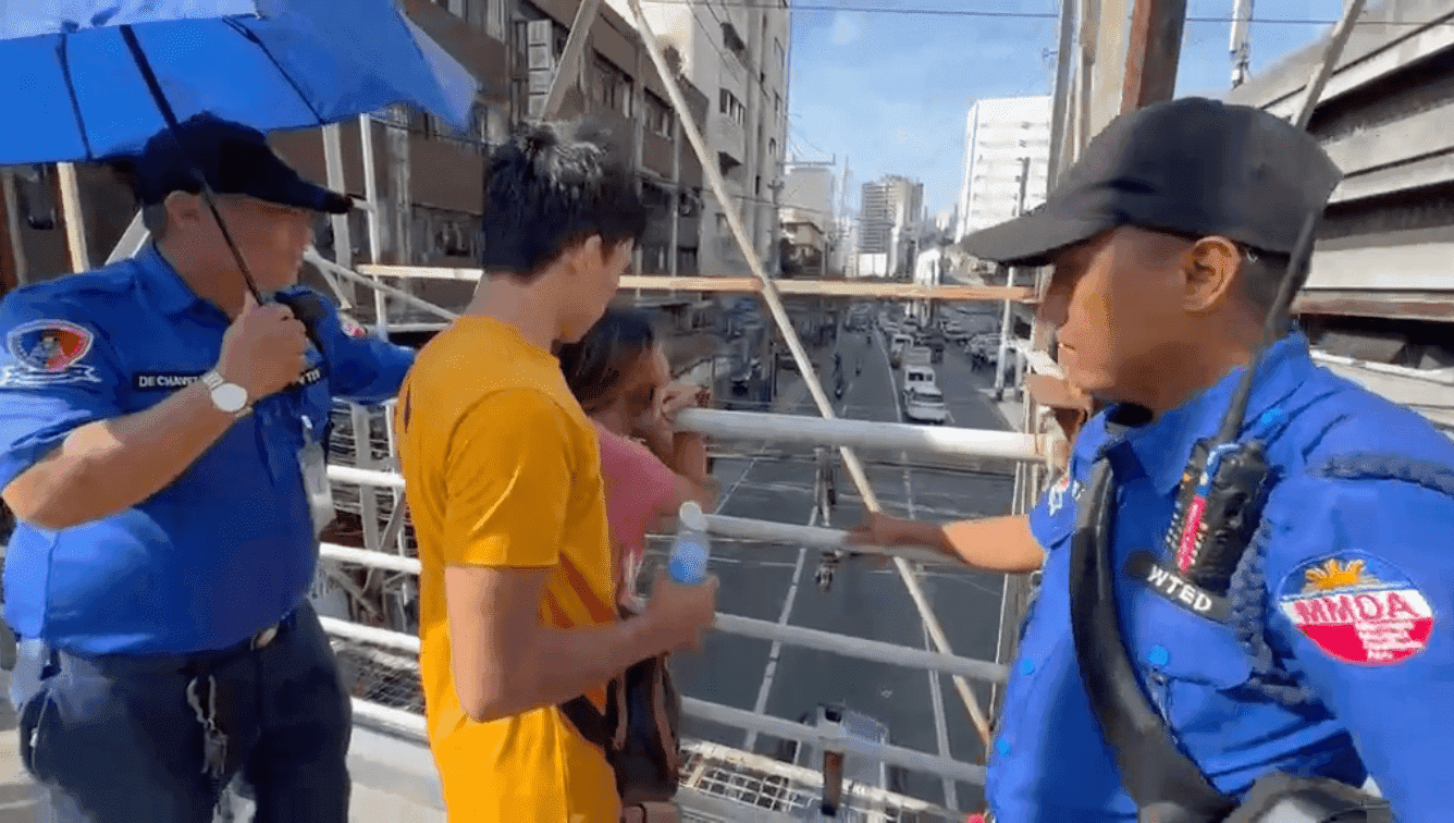 Pregnant woman attempts to jump from Recto Avenue footbridge