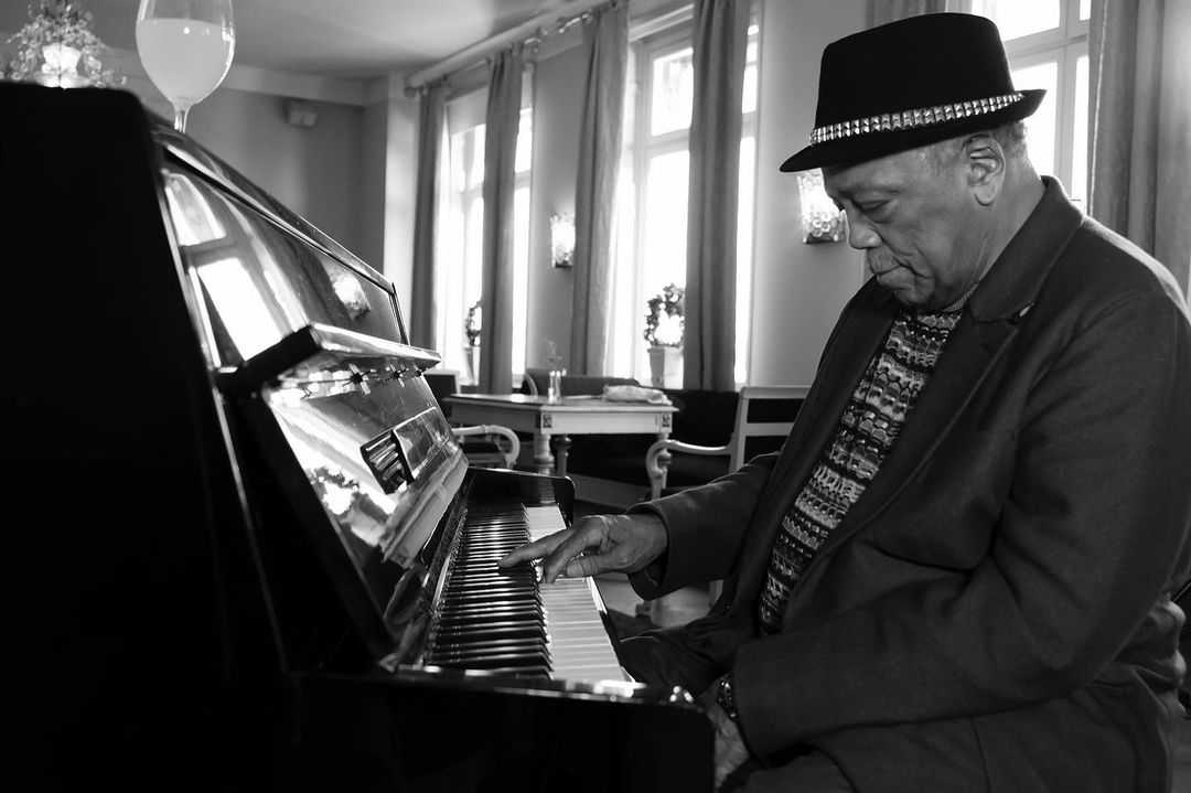 Quincy Jones, entertainment industry titan, dead at 91