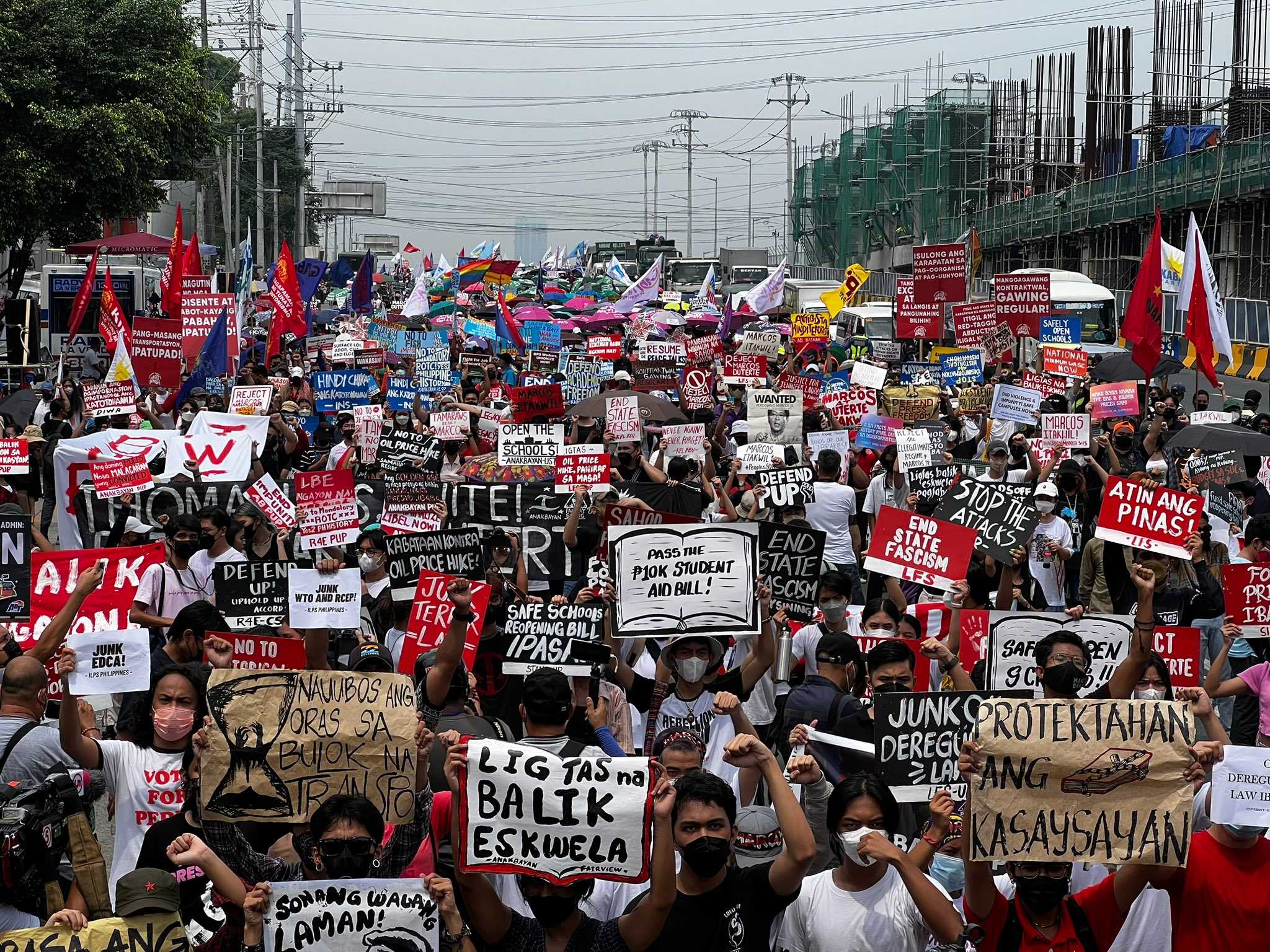 Rallyists marched in Commonwealth for Marcos’ first SONA