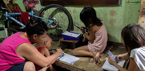 Rather than ban, group wants to regulate mobile phone use in class
