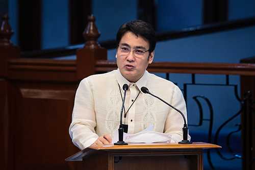 Revilla files bill increasing gov't workers' wage by P12K